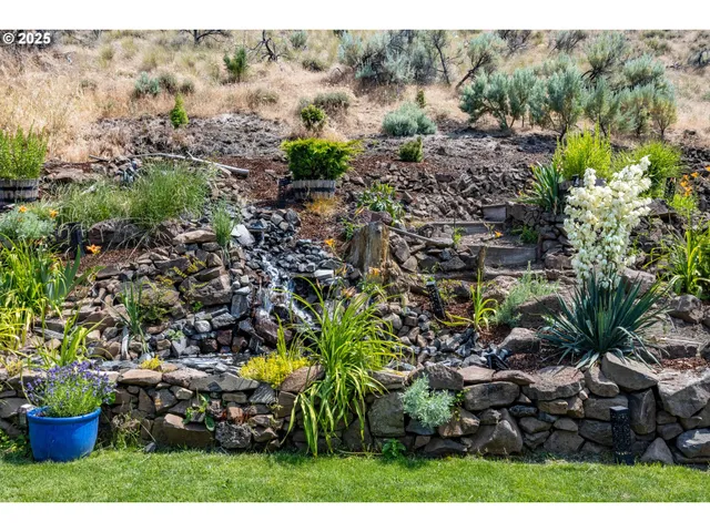 a view of a bird bath