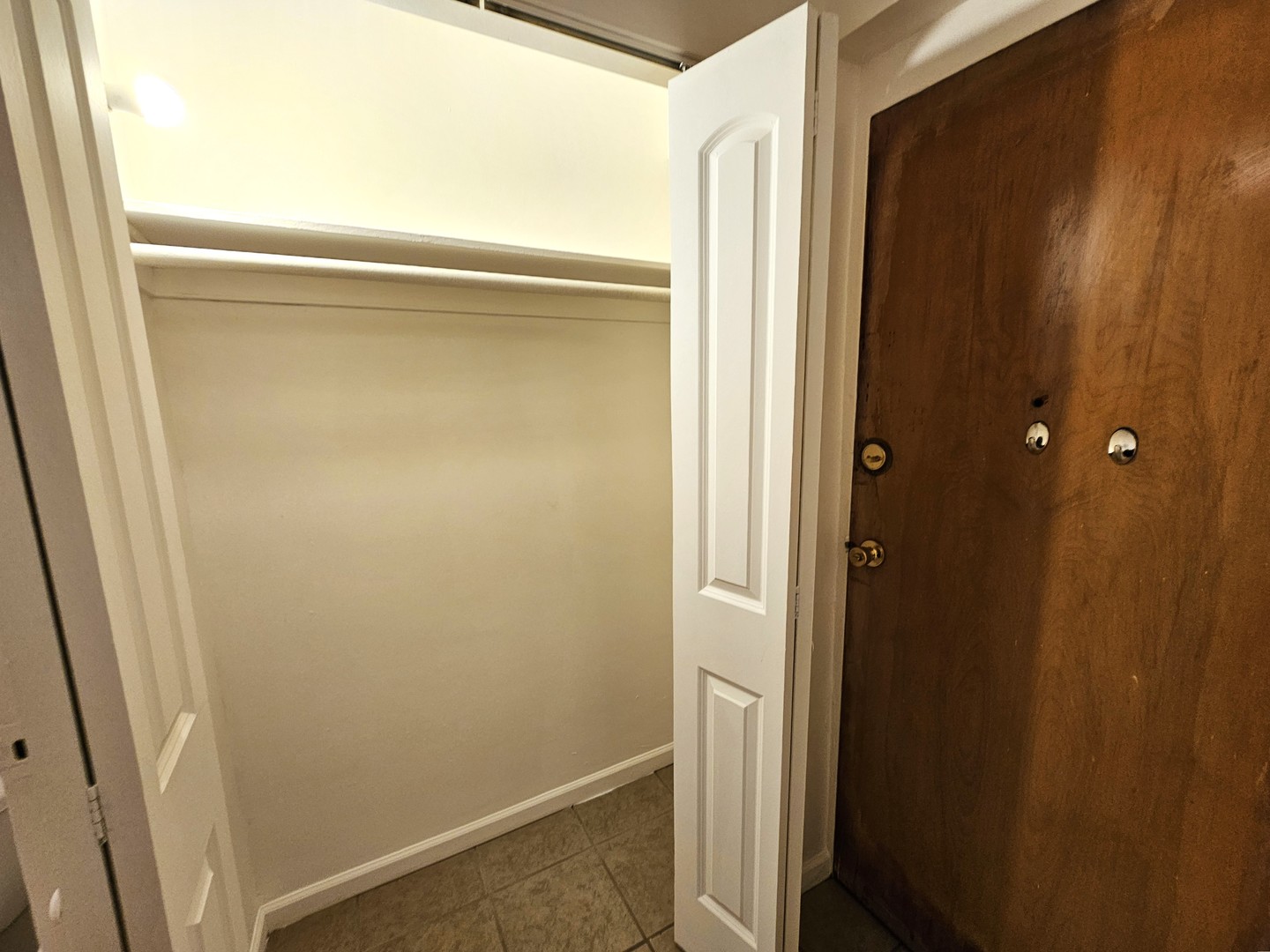 5906 North Sheridan Road, Unit 4C Chicago, IL 60660 - Photo 5 of 13