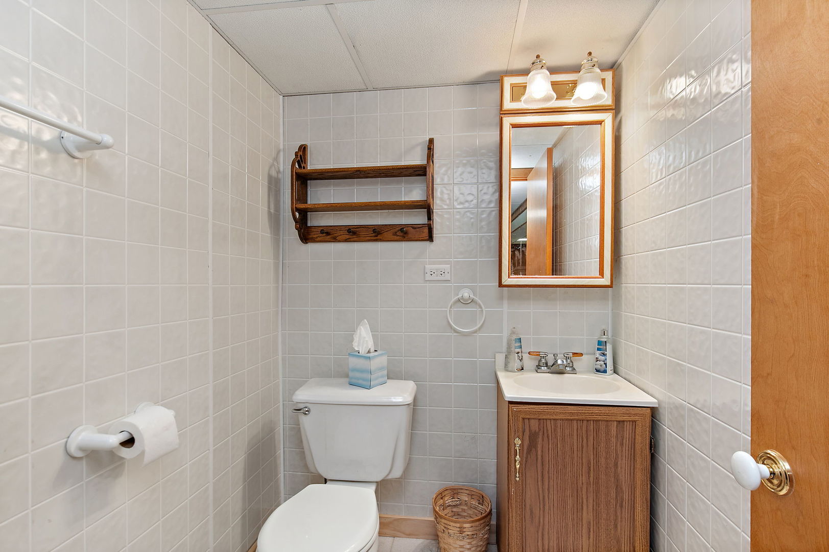 41W591 Lenz Road Elgin, IL 60124 - Photo 30 of 48 a bathroom with a toilet sink and mirror