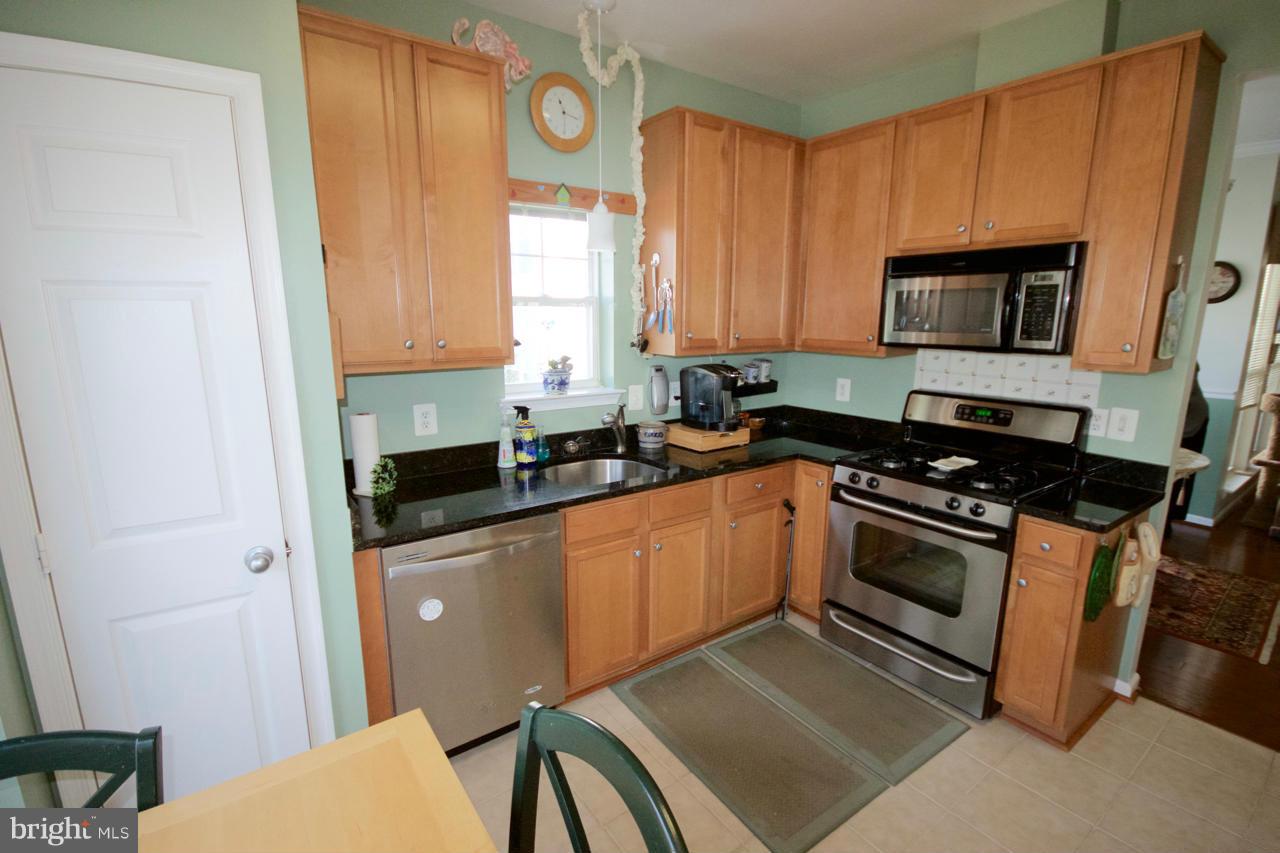 1520 North Point Drive, Unit 103 Reston, VA 20194 - Photo 3 of 22 Kitchen