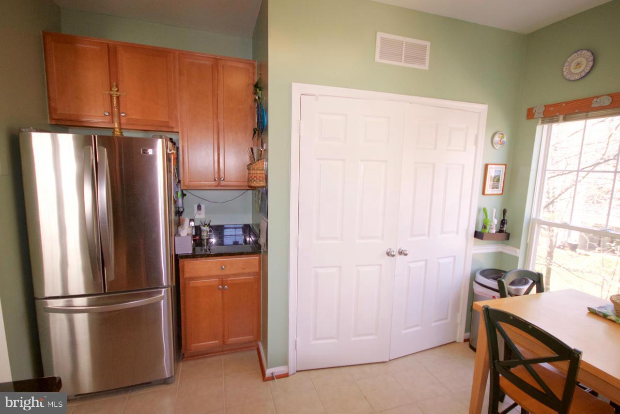 1520 North Point Drive, Unit 103 Reston, VA 20194 - Photo 4 of 22 Kitchen