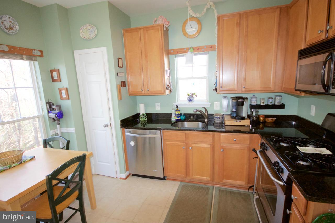 1520 North Point Drive, Unit 103 Reston, VA 20194 - Photo 5 of 22 Kitchen