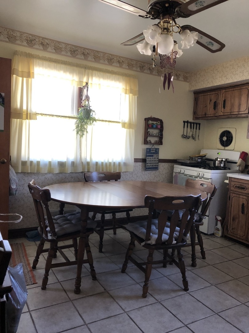 1208 Waverly Place Joliet, IL 60435 - Photo 4 of 18 a dining room with stainless steel appliances a table and chairs