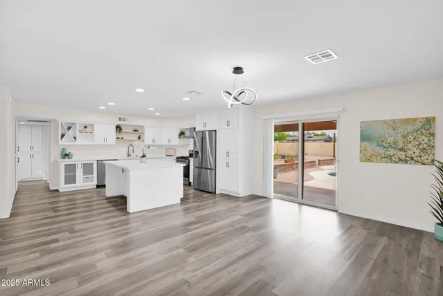 $2,595 | 301 North 87th Street, Mesa, AZ 85207