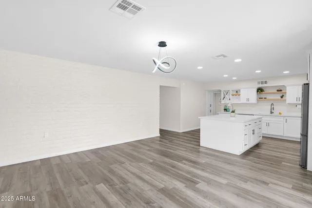 $2,595 | 301 North 87th Street, Mesa, AZ 85207