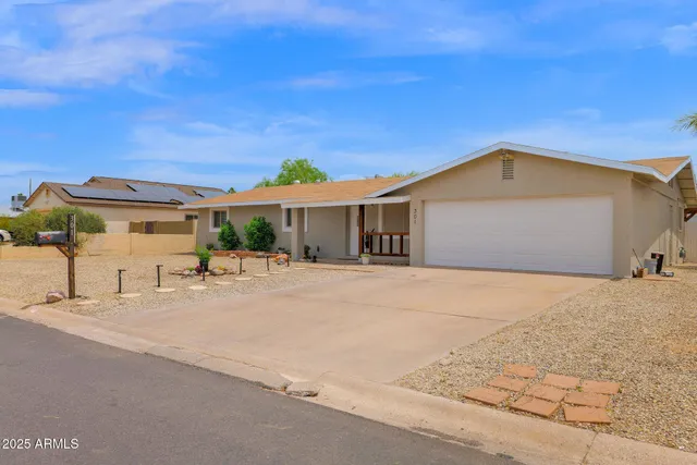 $2,595 | 301 North 87th Street, Mesa, AZ 85207