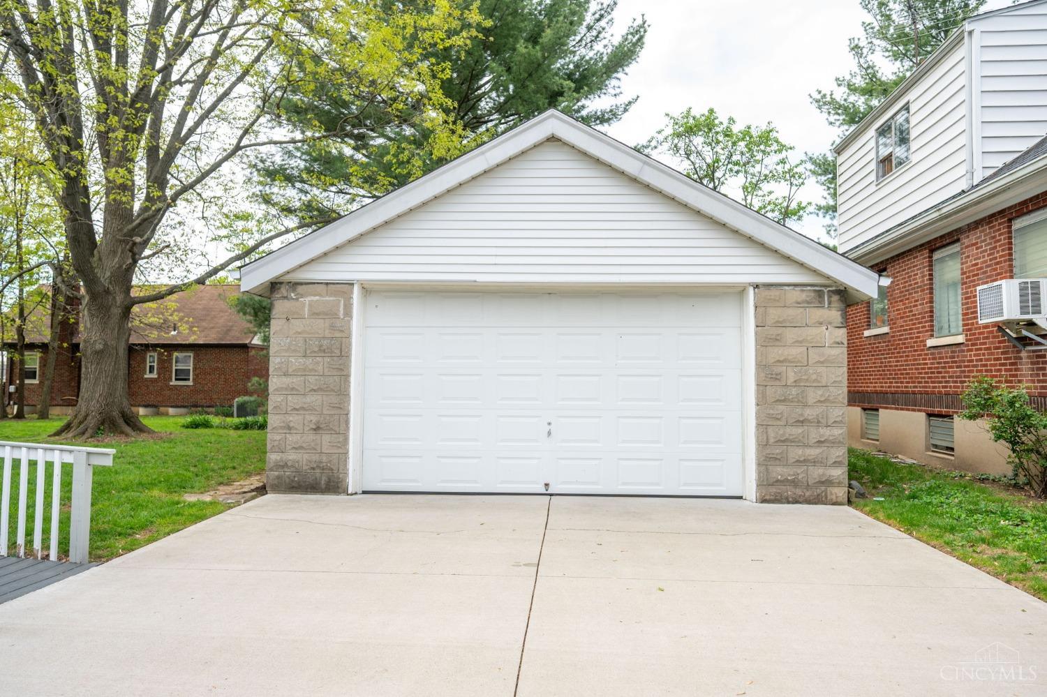 3951 North Bend Road Cheviot, OH 45211 - Photo 8 of 52
