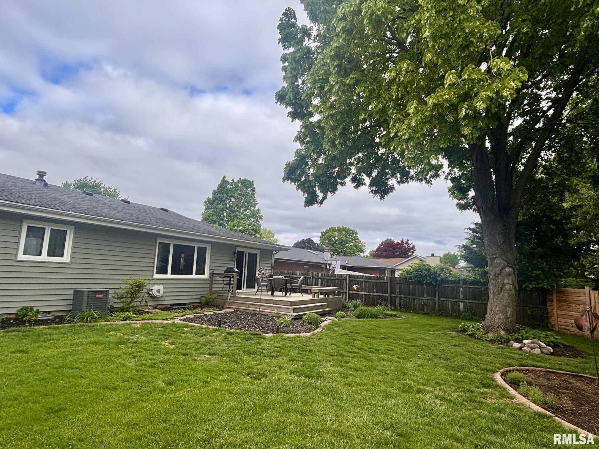 2704 Interlacken Road Springfield, IL 62704 - Photo 2 of 5