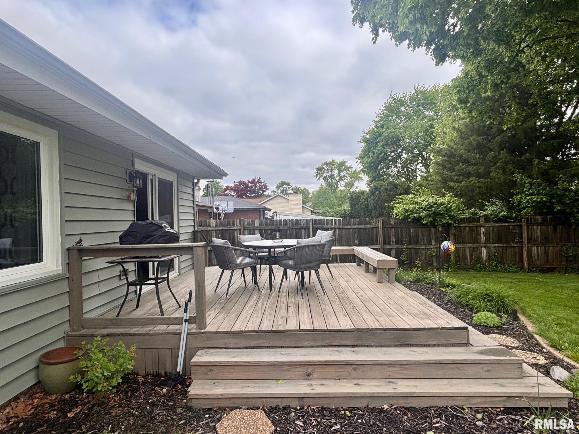 2704 Interlacken Road Springfield, IL 62704 - Photo 3 of 5