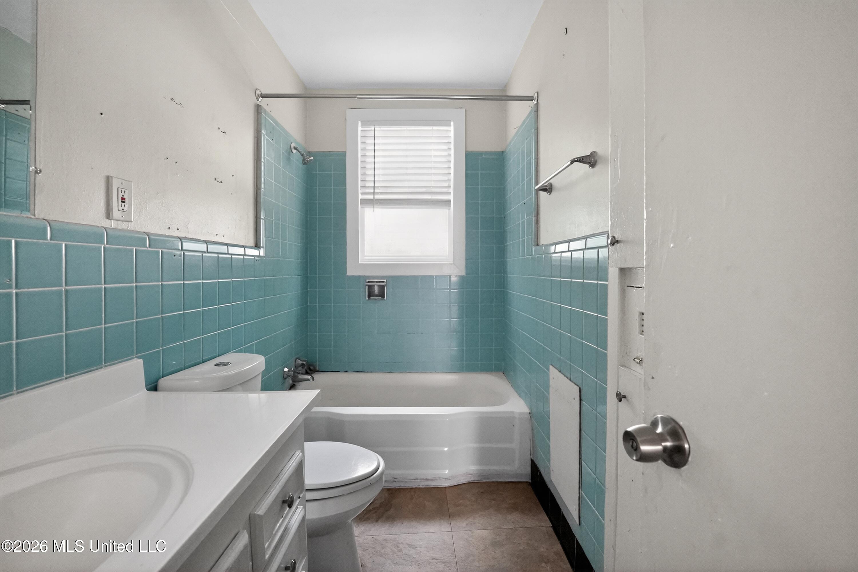 343 Broadmoor Drive Jackson, MS 39206 - Photo 37 of 40 42_343_Broadmoor_Dr-Bathroom-6812