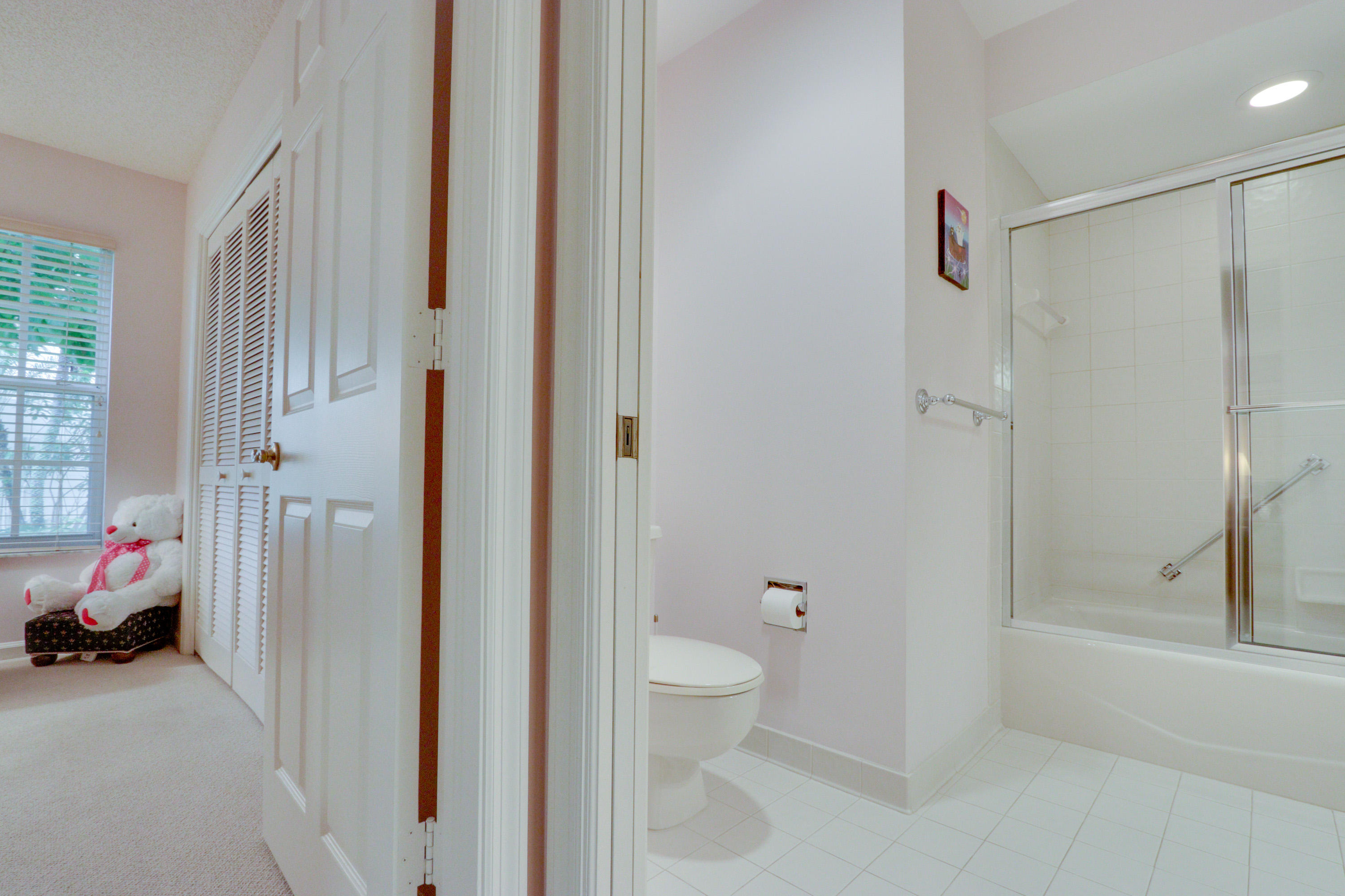 23246 L'Ermitage Circle Boca Raton, FL 33433 - Photo 31 of 42 Bathroom 2a