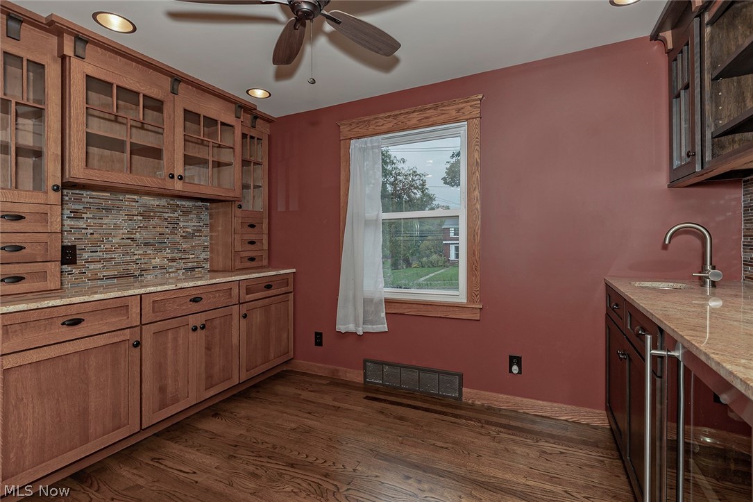 1251 Dorsh Road Cleveland, OH 44121 - Photo 9 of 24