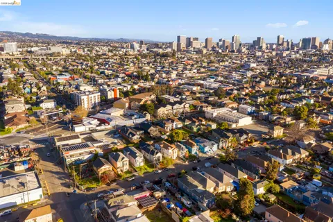 $789,000 | 3322 Chestnut Street, Oakland, CA 94608