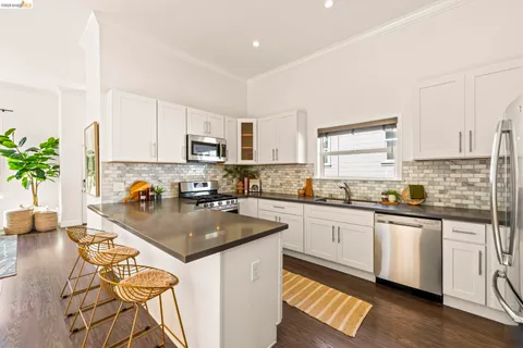 $789,000 | 3322 Chestnut Street, Oakland, CA 94608