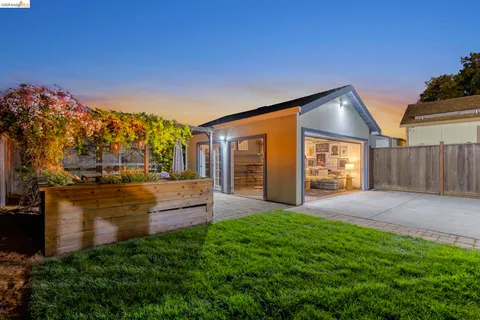 $789,000 | 3322 Chestnut Street, Oakland, CA 94608
