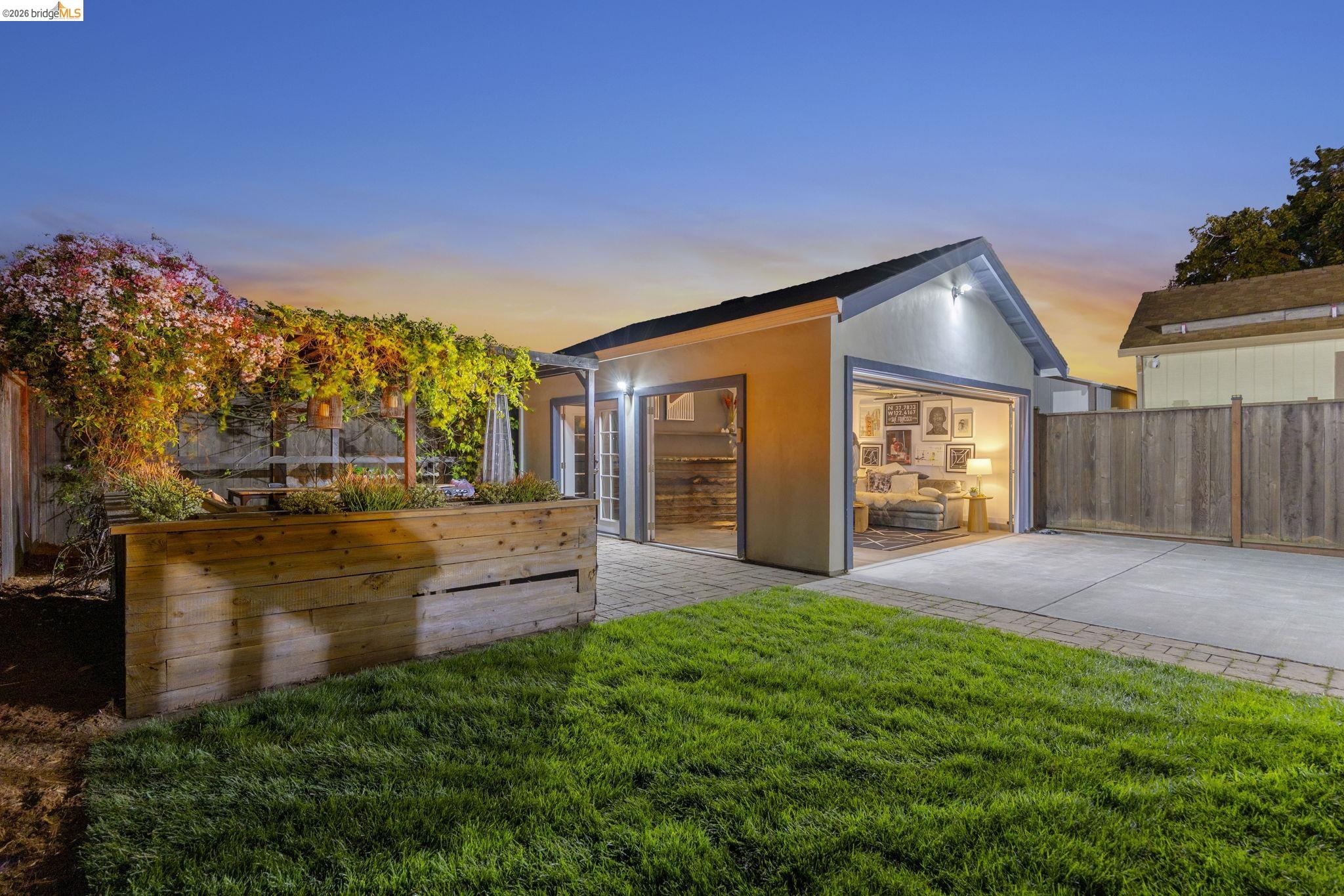 3322 Chestnut Street Oakland, CA 94608 - Photo 3 of 58