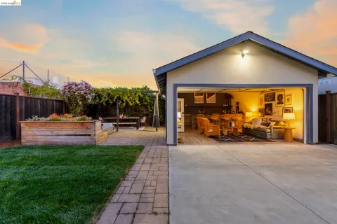 $789,000 | 3322 Chestnut Street, Oakland, CA 94608