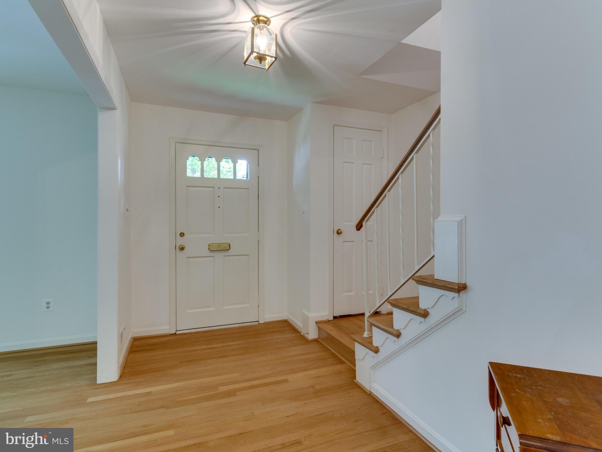 6837 Fairway Street McLean, VA 22101 - Photo 3 of 25 Interior (General)