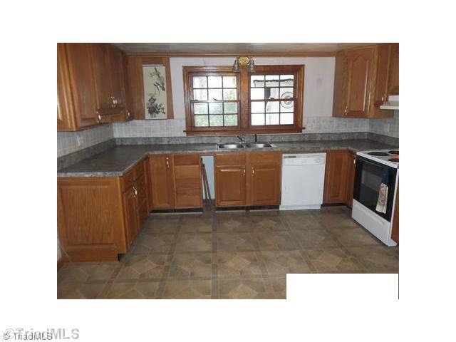 2452 Pleasant Union Road Denton, NC 27239 - Photo 4 of 6 Kitchen.