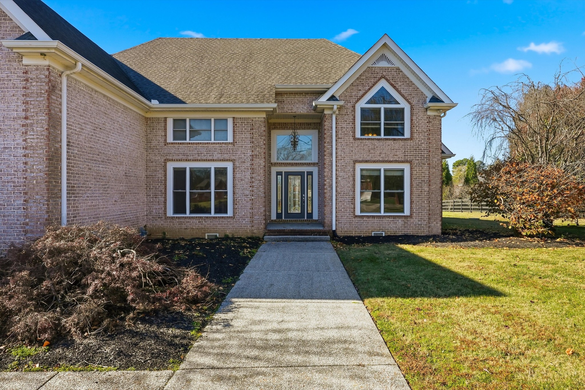 2005 Alan John Way Lebanon, TN 37087 - Photo 5 of 71 a front view of a house with yard