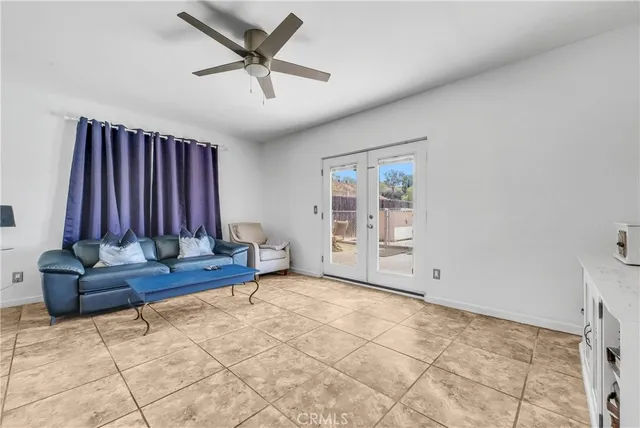 a view of a livingroom with furniture