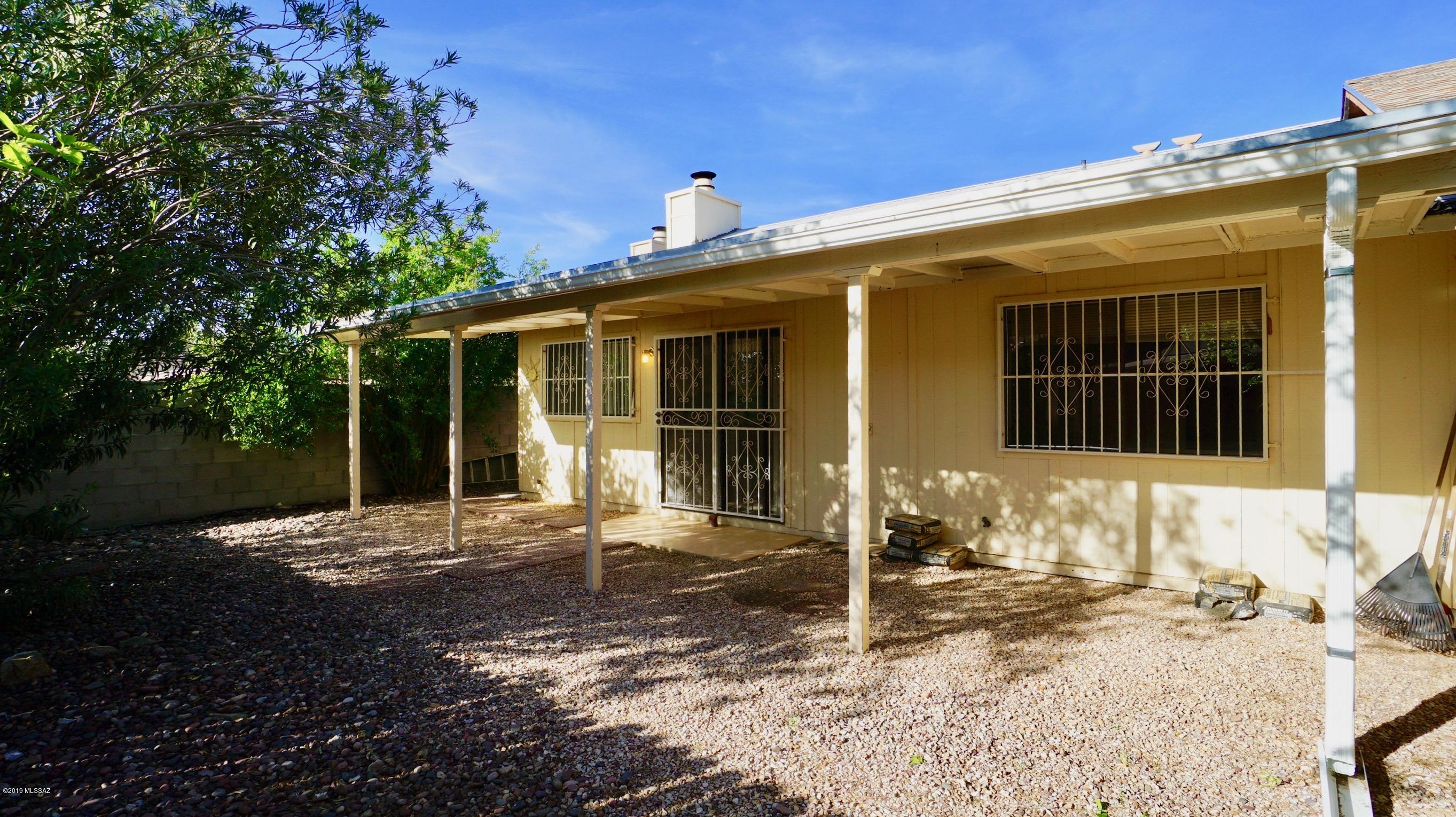 4796 South Lincoln Ridge Drive Tucson, AZ 85730 - Photo 11 of 12 a front view of a house