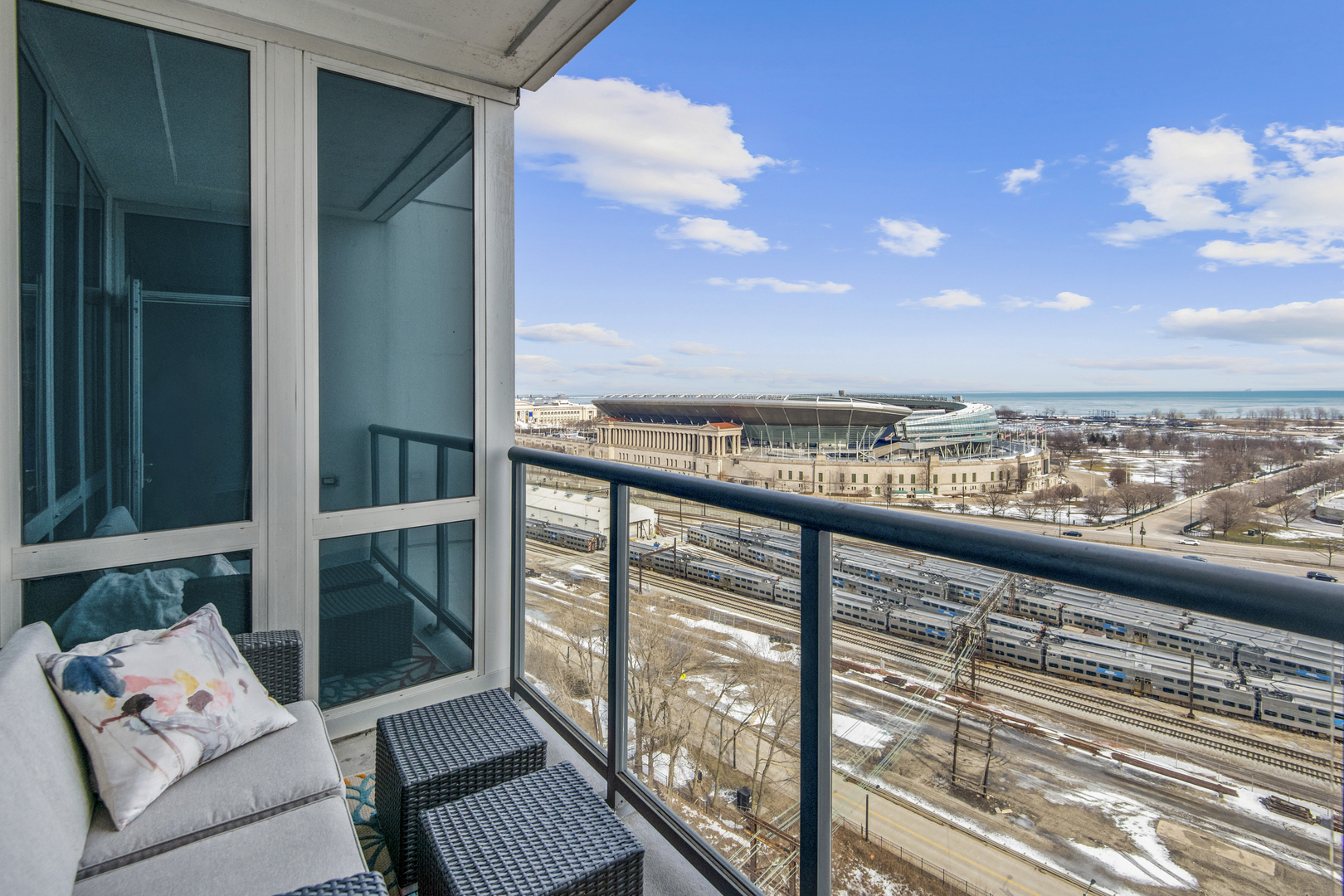 1629 South Prairie Avenue, Unit 1602 Chicago, IL 60616 - Photo 16 of 23 a view of city from balcony