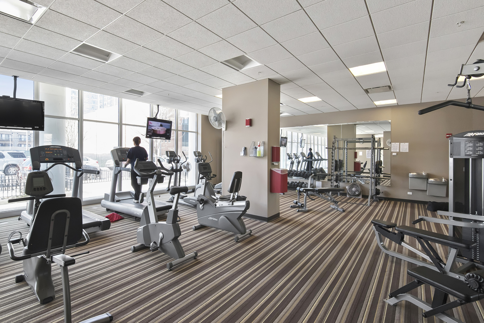1629 South Prairie Avenue, Unit 1602 Chicago, IL 60616 - Photo 21 of 23 a view of a room with gym equipment
