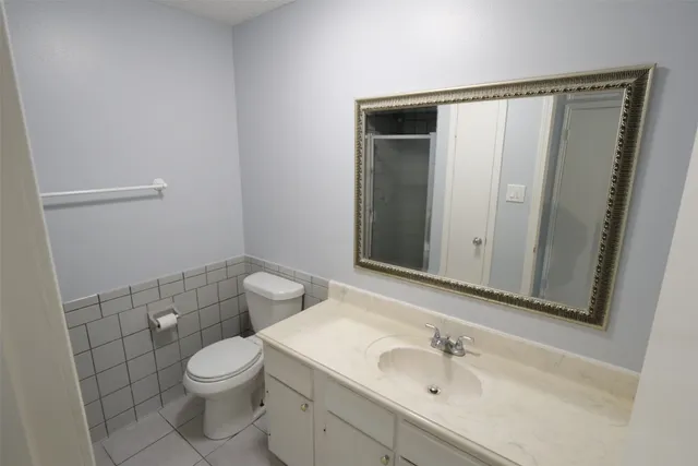 a close up of a shower