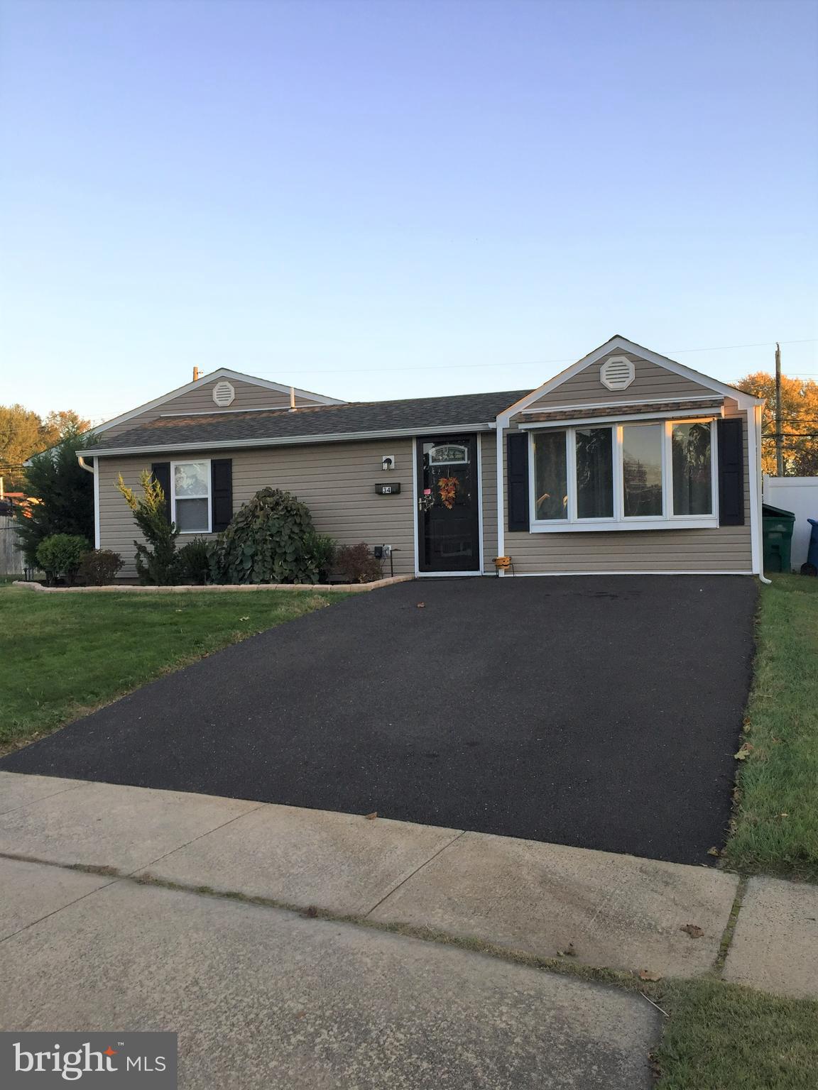 34 Ivory Rock Road Levittown, PA 19057 - Photo 1 of 6 Gallery Image 1