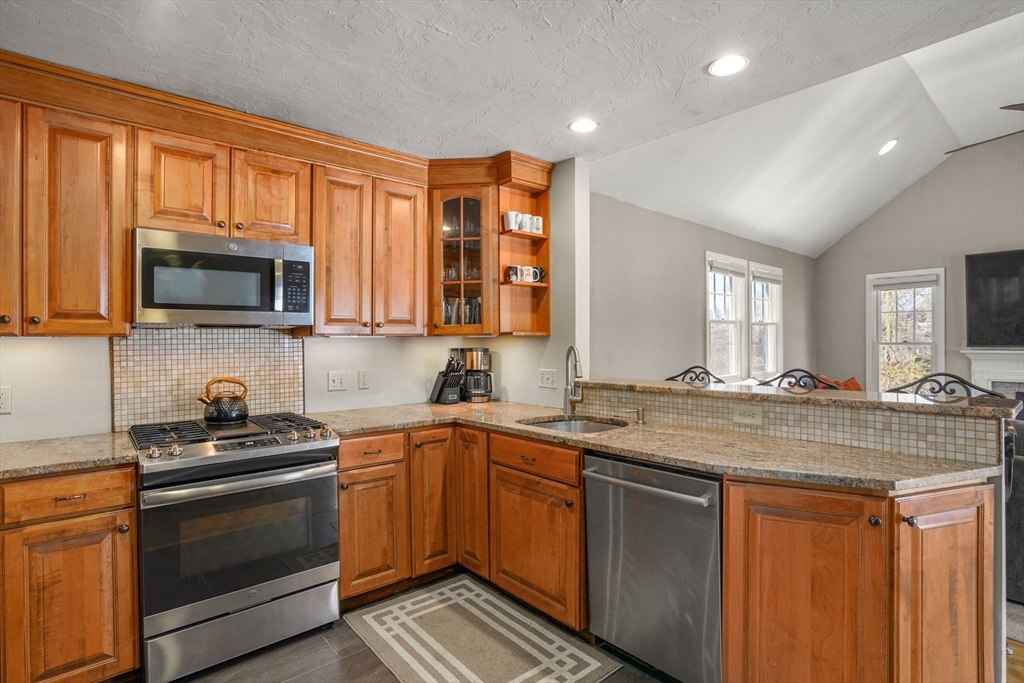 13 Harlow Road Marshfield, MA 02050 - Photo 8 of 28 Gallery Image 8