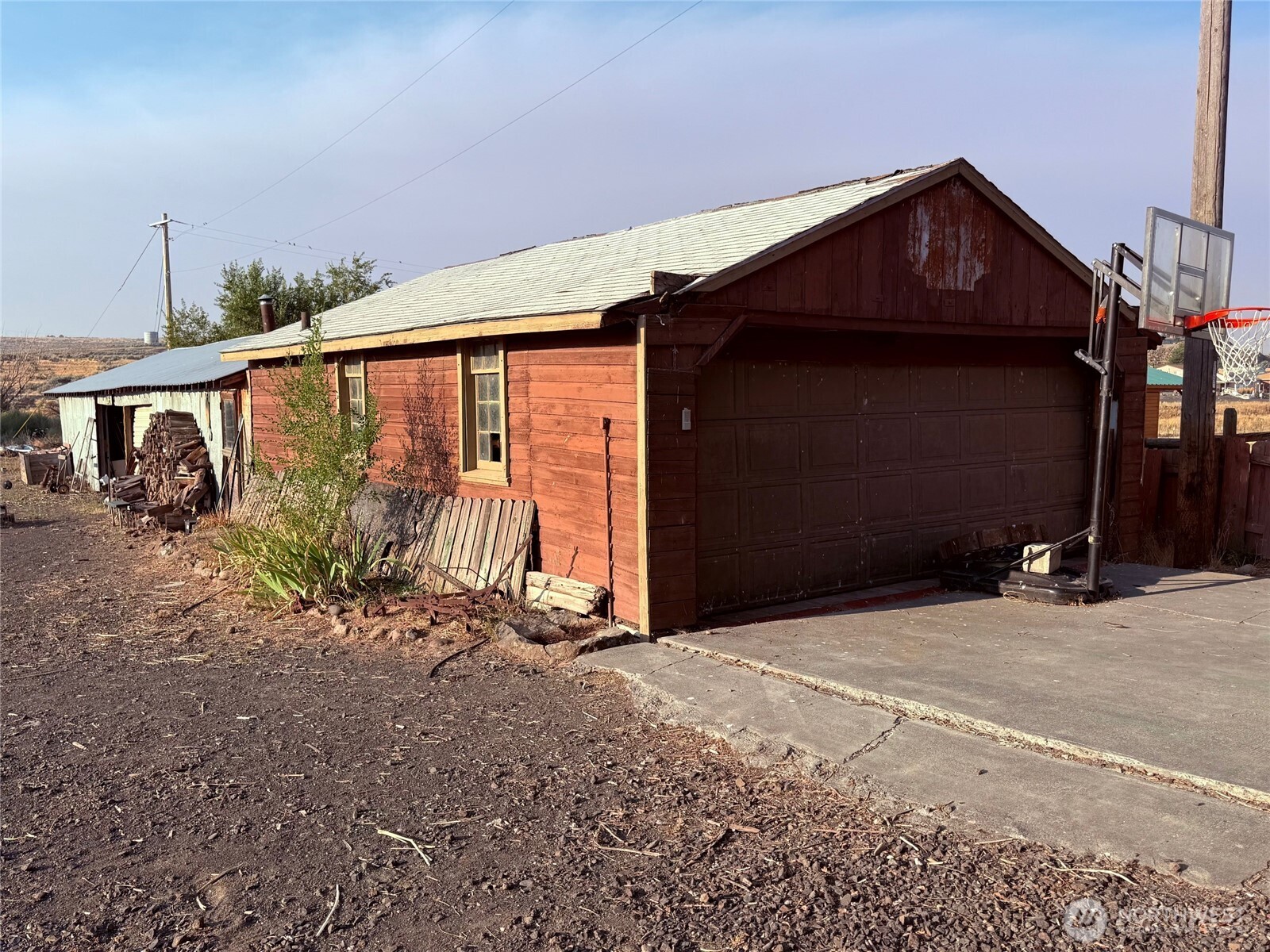 1006 East Dobson Road Odessa, WA 99159 - Photo 35 of 38 a front view of a house with a yard