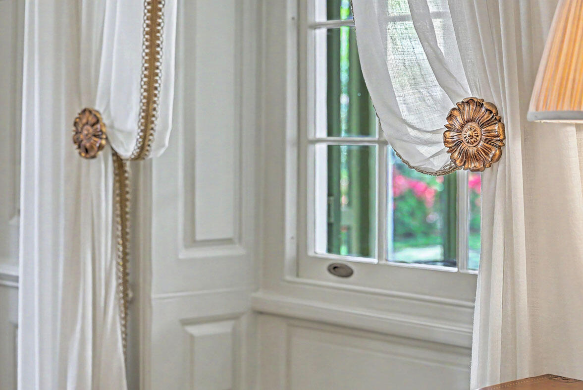 59 Church Street Charleston, SC 29401 - Photo 14 of 94 59 Church Street curtain tiebacks