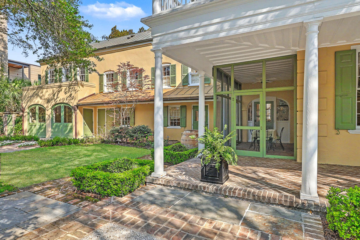 59 Church Street Charleston, SC 29401 - Photo 28 of 94 59 Church Street screened porch