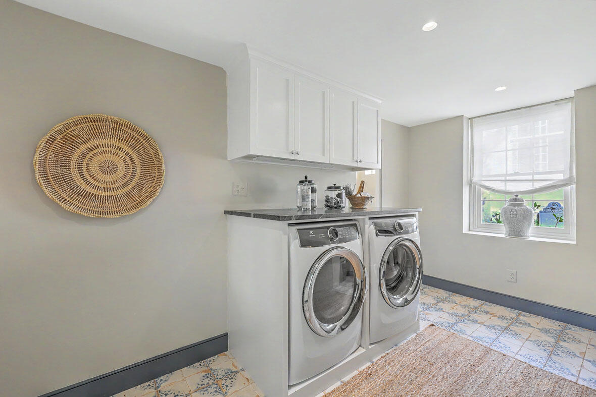 59 Church Street Charleston, SC 29401 - Photo 32 of 94 59 Church Street laundry room