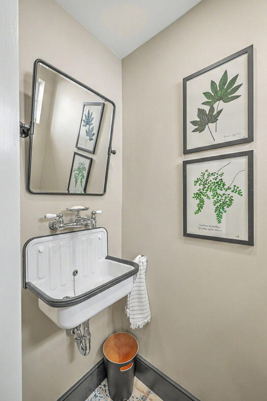 59 Church Street Charleston, SC 29401 - Photo 33 of 94 59 Church Street laundry half bath