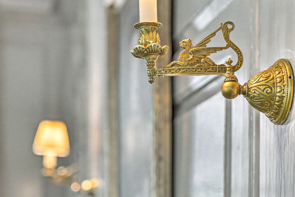 59 Church Street Charleston, SC 29401 - Photo 43 of 94 59 Church Street sconce detail