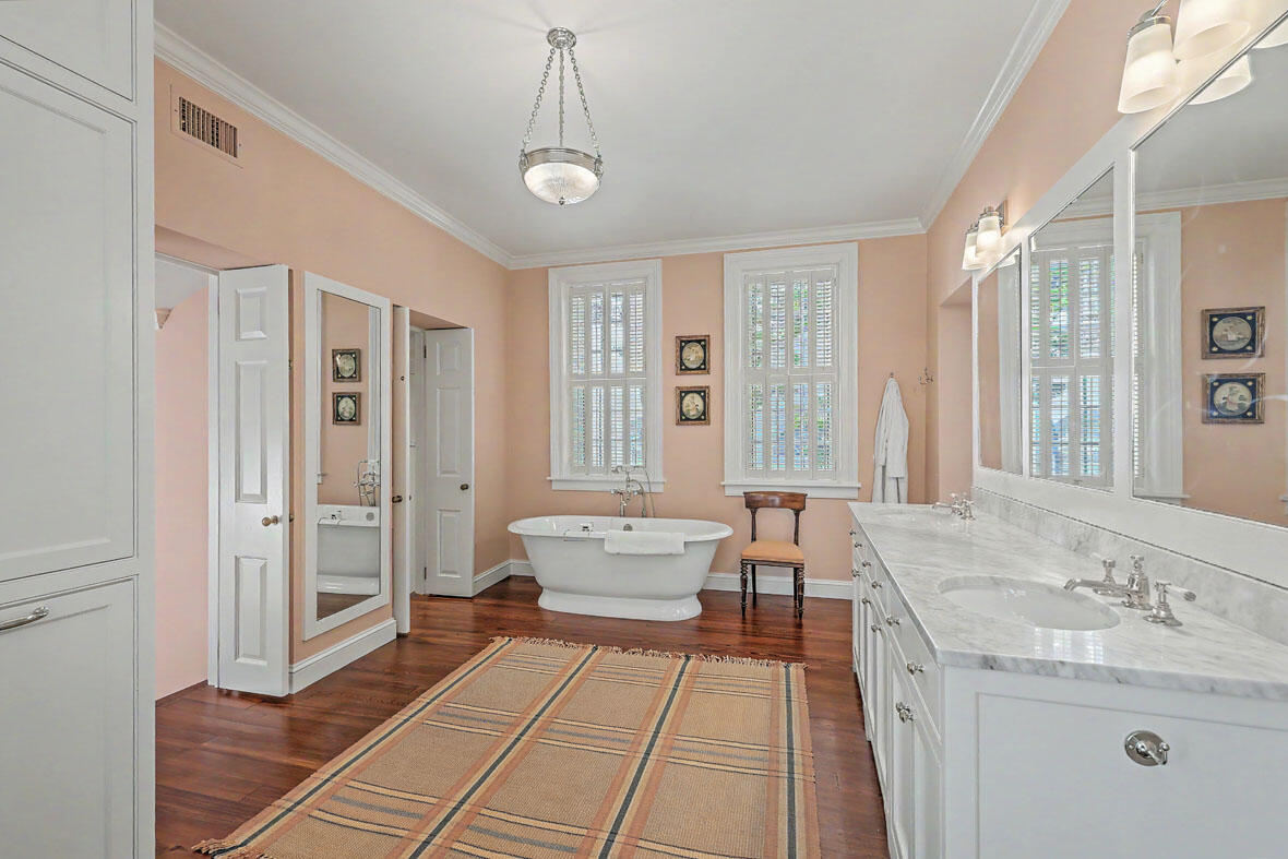 59 Church Street Charleston, SC 29401 - Photo 47 of 94 59 Church Street primary bath