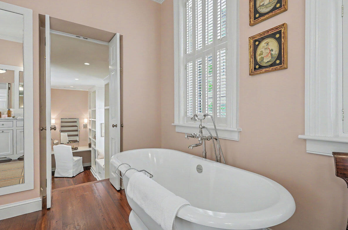59 Church Street Charleston, SC 29401 - Photo 48 of 94 59 Church Street primary bath tub
