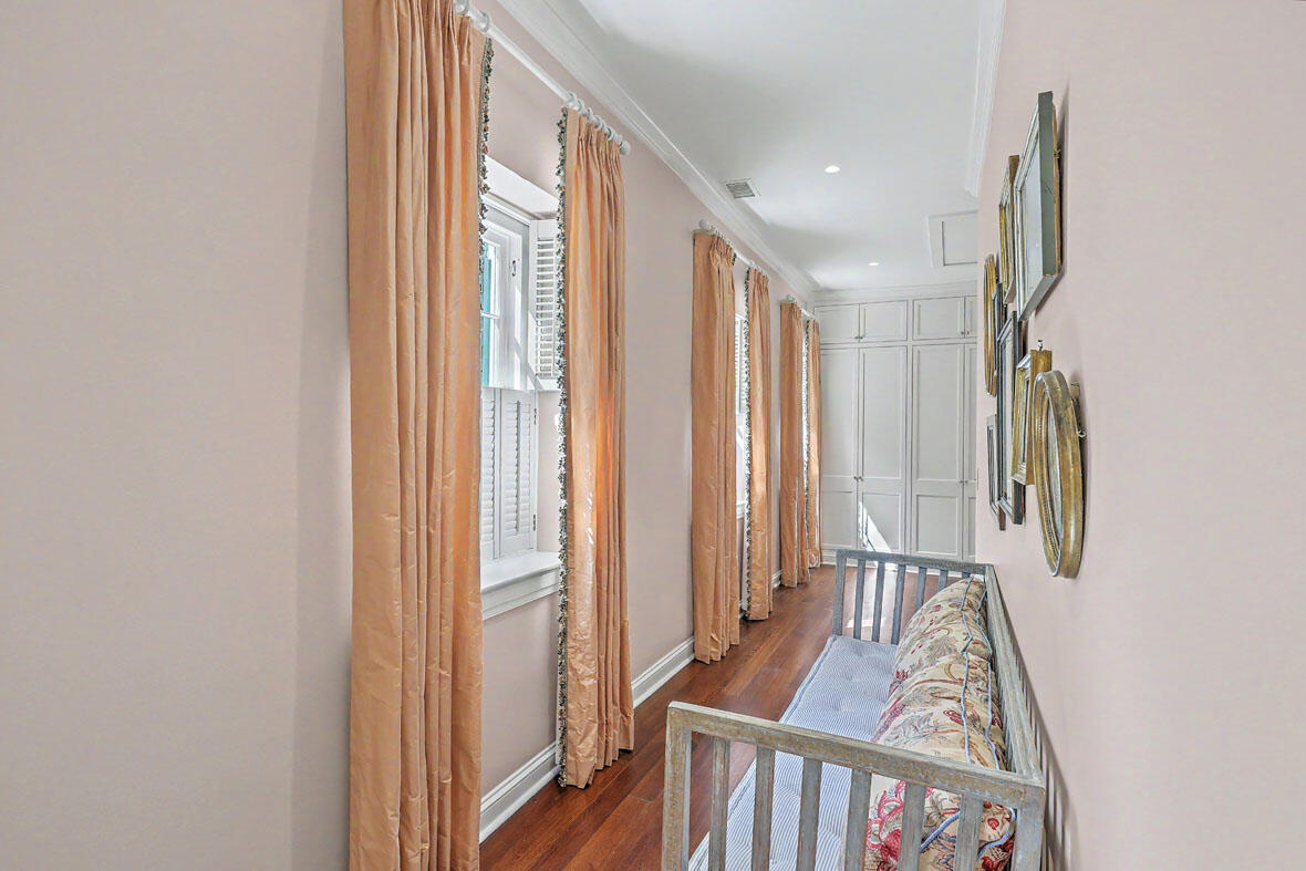 59 Church Street Charleston, SC 29401 - Photo 52 of 94 59 Church Street primary suite hall