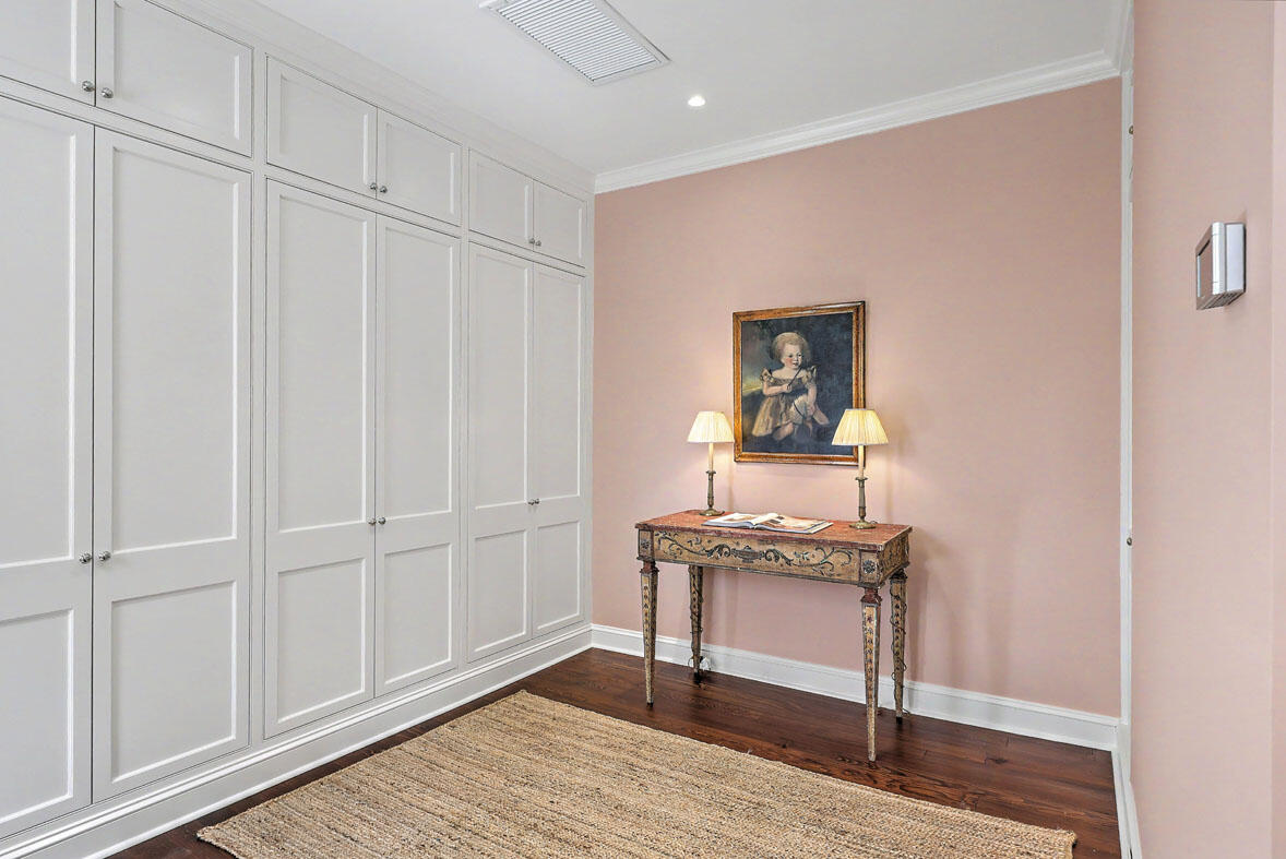 59 Church Street Charleston, SC 29401 - Photo 53 of 94 59 Church Street primary suite closet