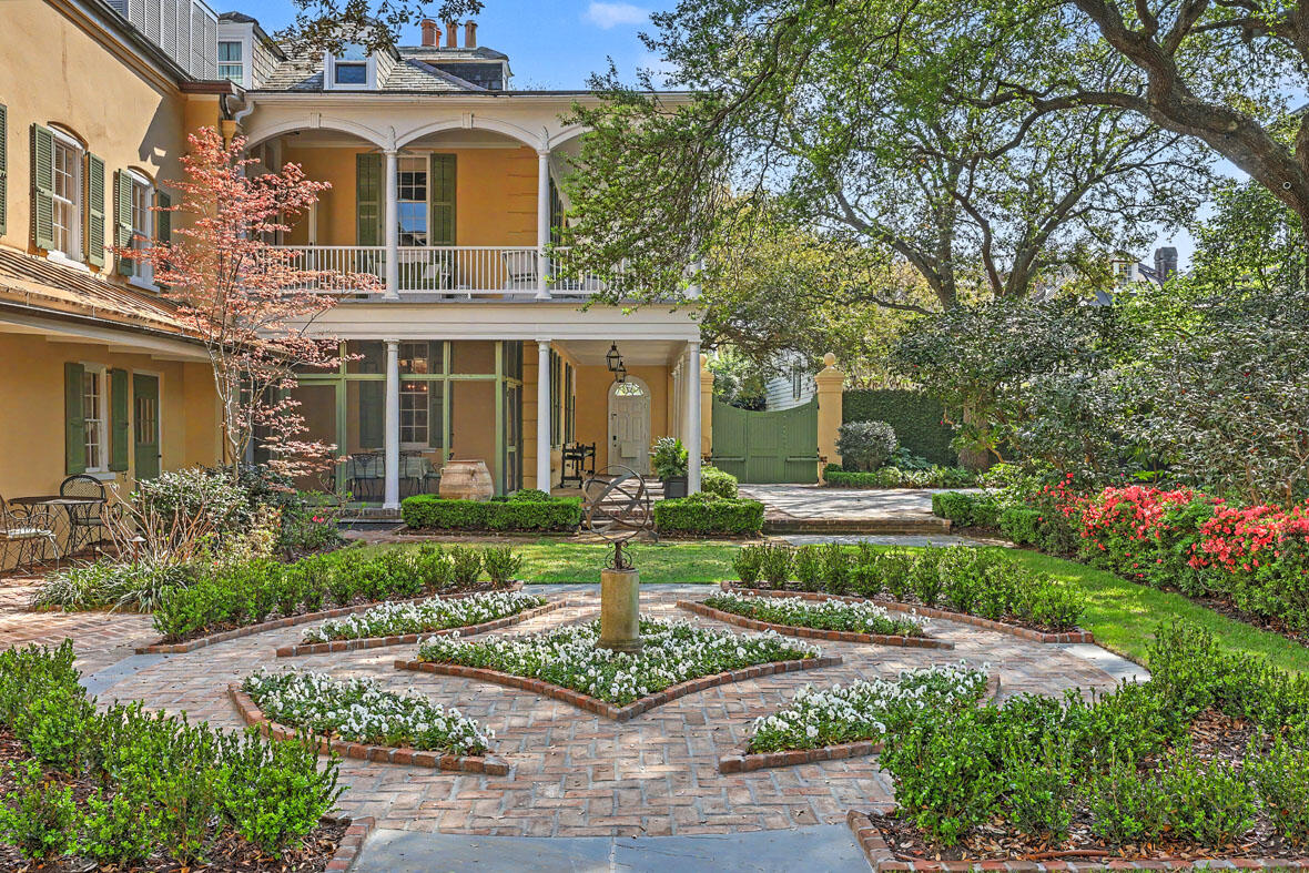 59 Church Street Charleston, SC 29401 - Photo 63 of 94 59 Church Street garden