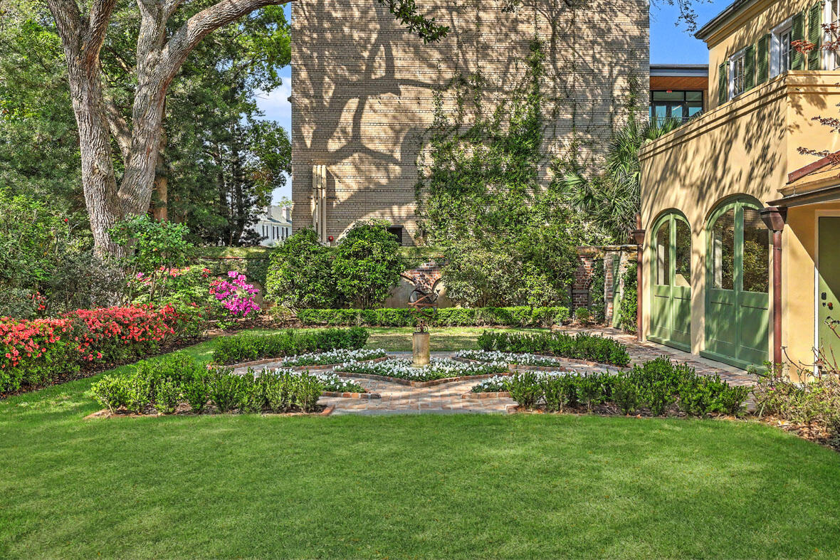 59 Church Street Charleston, SC 29401 - Photo 64 of 94 59 Church Street garden