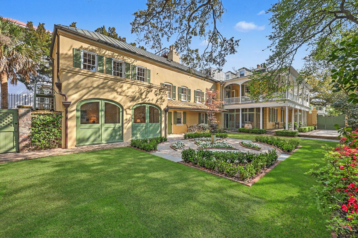 59 Church Street Charleston, SC 29401 - Photo 65 of 94 59 Church Street garden