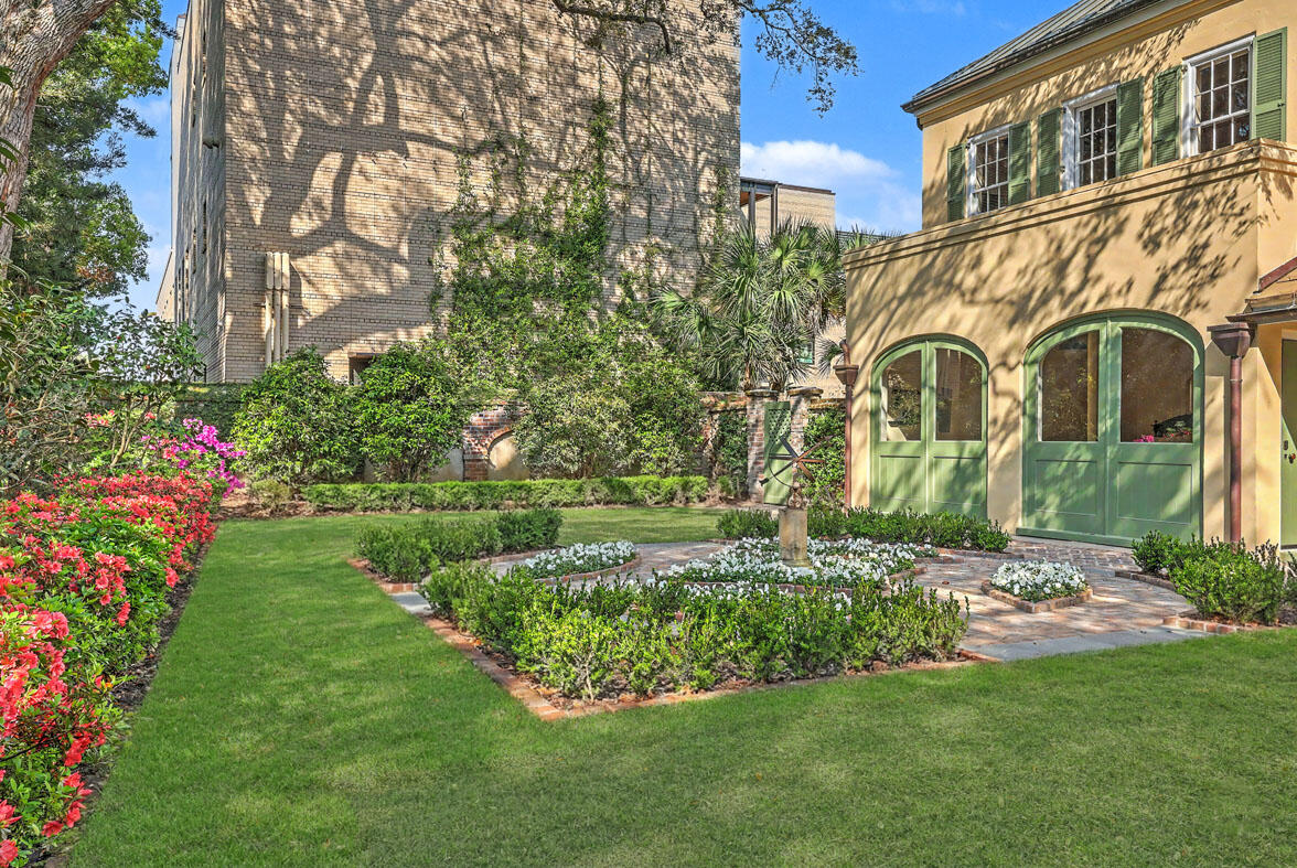 59 Church Street Charleston, SC 29401 - Photo 66 of 94 59 Church Street garden