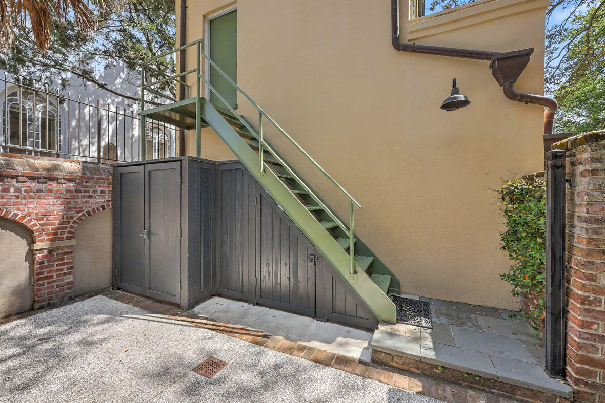 59 Church Street Charleston, SC 29401 - Photo 74 of 94 59 Church Street studio courtyard