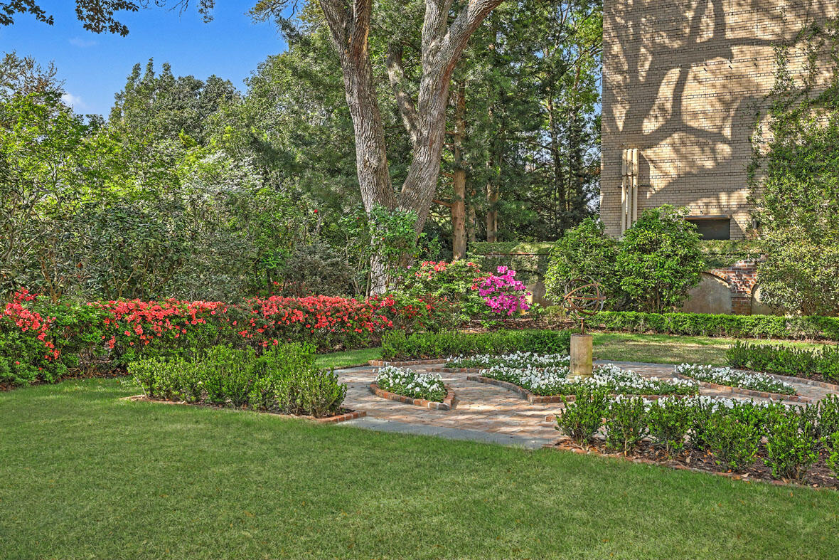 59 Church Street Charleston, SC 29401 - Photo 80 of 94 59 Church Street garden
