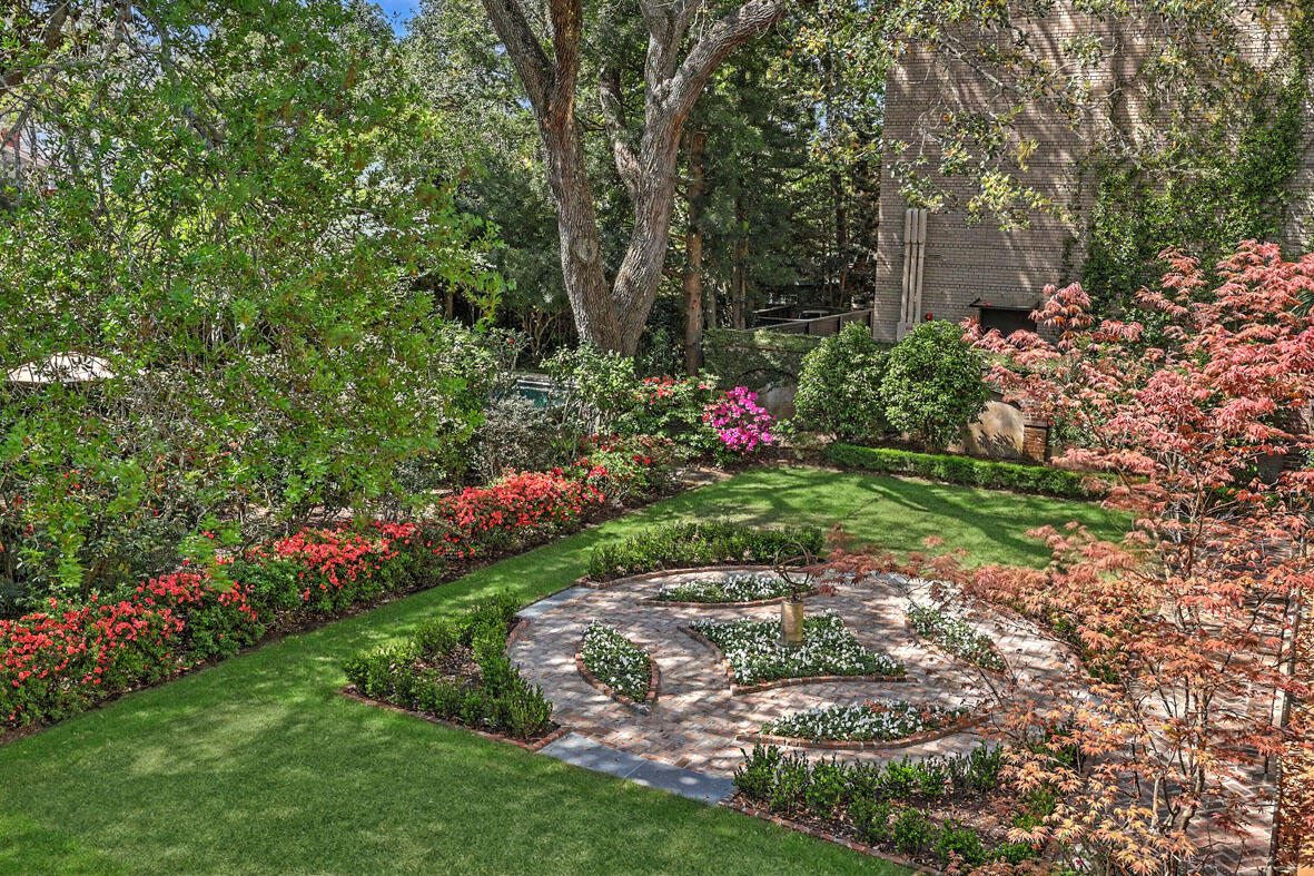 59 Church Street Charleston, SC 29401 - Photo 81 of 94 59 Church Street garden