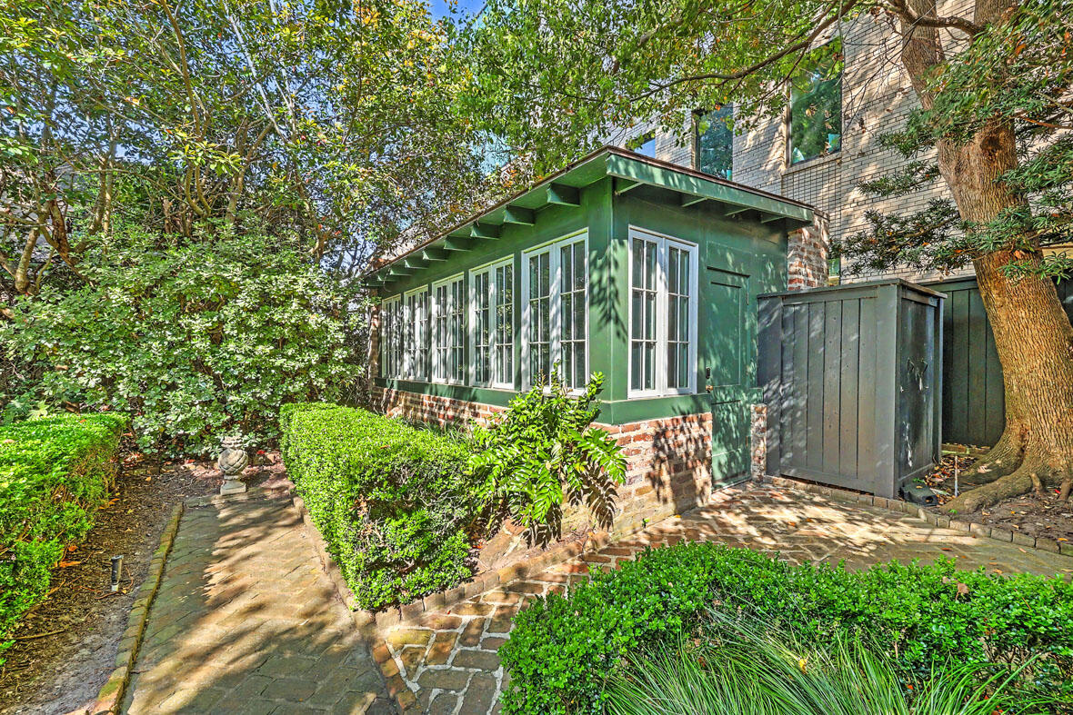59 Church Street Charleston, SC 29401 - Photo 88 of 94 59 Church Street garden house exterior