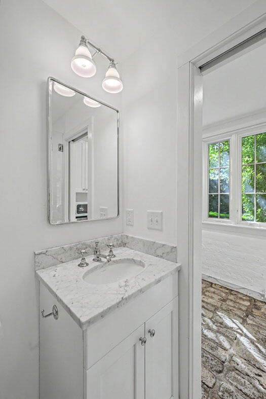 59 Church Street Charleston, SC 29401 - Photo 90 of 94 59 Church Street garden house bath